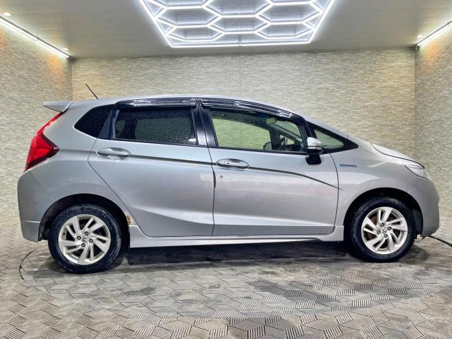 フィット1.5ハイブリッドSパッケージ 4WD 5年保証 スマキー ドラレコ ETC 自社認証工場 車検整備2年付 修復歴無 寒冷地仕様 禁煙