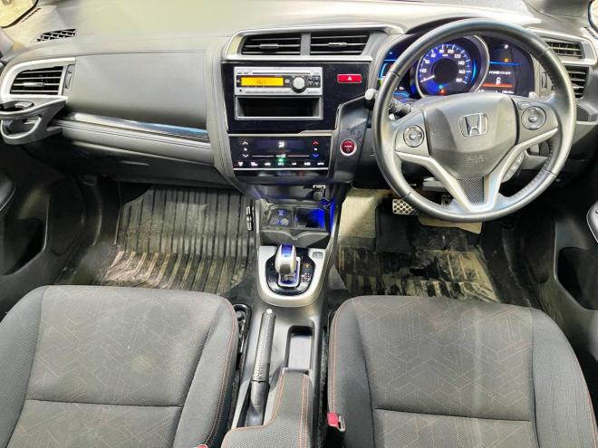 フィット1.5ハイブリッドSパッケージ 4WD 5年保証 スマキー ドラレコ ETC 自社認証工場 車検整備2年付 修復歴無 寒冷地仕様 禁煙