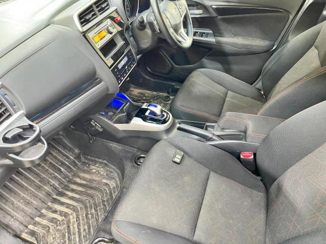 フィット1.5ハイブリッドSパッケージ 4WD 5年保証 スマキー ドラレコ ETC 自社認証工場 車検整備2年付 修復歴無 寒冷地仕様 禁煙