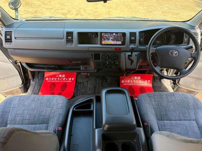 ハイエースコミューター 2.5 GL ディーゼルターボ 4WD　社外アルミ　パワステ　パワーウィンドウ　キーレスエントリー　ETC　ドライブレコーダー　片側電動スライドドア　後席モニタ　TV　ナビ　バックカメラ　エアコン　ABS　横滑り防止装置　全塗装済 2500