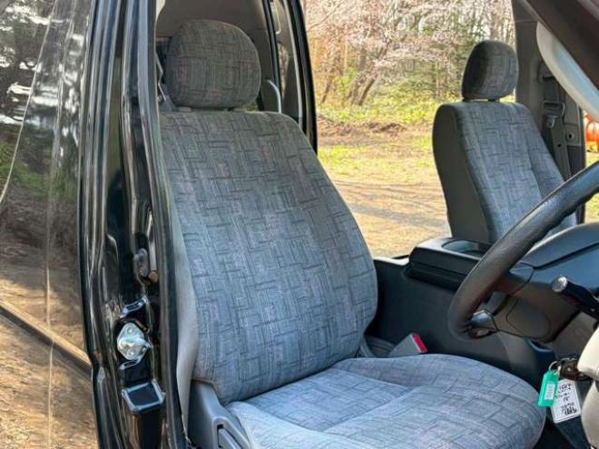 ハイエースコミューター 2.5 GL ディーゼルターボ 4WD　社外アルミ　パワステ　パワーウィンドウ　キーレスエントリー　ETC　ドライブレコーダー　片側電動スライドドア　後席モニタ　TV　ナビ　バックカメラ　エアコン　ABS　横滑り防止装置　全塗装済 2500