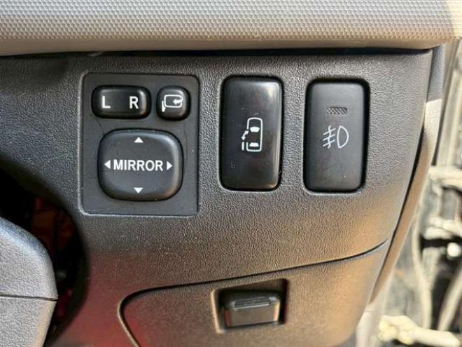 ハイエースコミューター 2.5 GL ディーゼルターボ 4WD　社外アルミ　パワステ　パワーウィンドウ　キーレスエントリー　ETC　ドライブレコーダー　片側電動スライドドア　後席モニタ　TV　ナビ　バックカメラ　エアコン　ABS　横滑り防止装置　全塗装済 2500