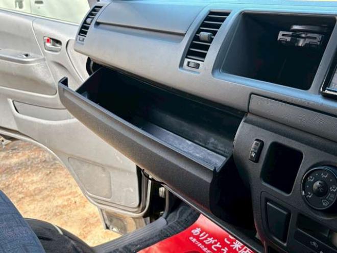 ハイエースコミューター 2.5 GL ディーゼルターボ 4WD　社外アルミ　パワステ　パワーウィンドウ　キーレスエントリー　ETC　ドライブレコーダー　片側電動スライドドア　後席モニタ　TV　ナビ　バックカメラ　エアコン　ABS　横滑り防止装置　全塗装済 2500