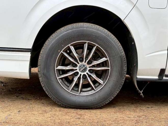 ハイエースバン3.0 スーパーGL ロング ディーゼルターボ 4WD　社外ナビ　地デジ　バックカメラ　ベットキット　ETC　記録簿　パワステ　パワーウィンドウ　エアコン　キーレスエントリー　盗難防止装置　ABS 3000