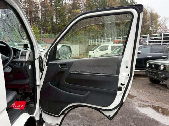 ハイエースバン3.0 スーパーGL ロング ディーゼルターボ 4WD　社外ナビ　地デジ　バックカメラ　ベットキット　ETC　記録簿　パワステ　パワーウィンドウ　エアコン　キーレスエントリー　盗難防止装置　ABS 3000