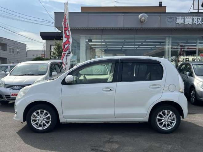 パッソ1.0 プラスハナ 4WD　インテリキー　メモリーナビ　ETC 1000