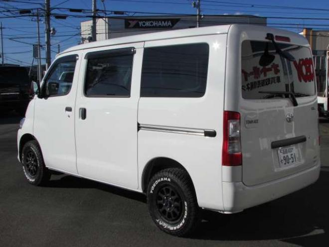 タウンエースバン1.5 GL 4WD　登録済未使用車/スマートアシスト/LEDヘッドライト/ベッドキット/MAD CROSS14インチホイール+ジオランダーX-AT/キーレス/アイドリングストップ/ディスプレイオーディオ 登録済未使用車 1500