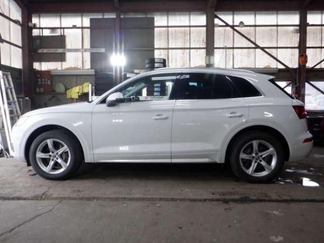 アウディQ5 2.0 TFSI クワトロ スポーツ ラグジュアリーパッケージ 4WD　茶革・ナビ・TV・B/T・F/S/Bカメラ・マトリクスLED・ヴァーチャルコックピット・電動リアゲート・シートヒーター・ACC・パワーシート・ETC・エアサス 正規輸入車 2000