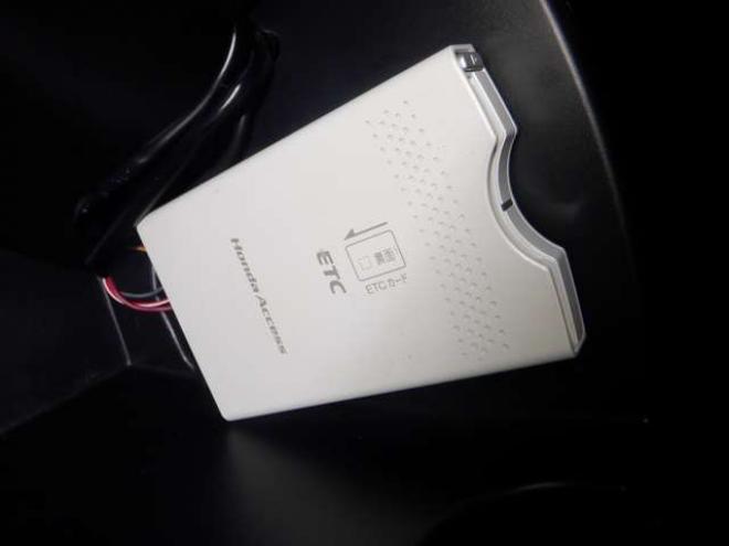 フリード1.5 G ジャストセレクション 4WD　本州仕入・ナビ・TV・B/T・Bカメラ・パワスラ・ワイパーデアイサー・ミラーヒーター・HID・ETC 1500