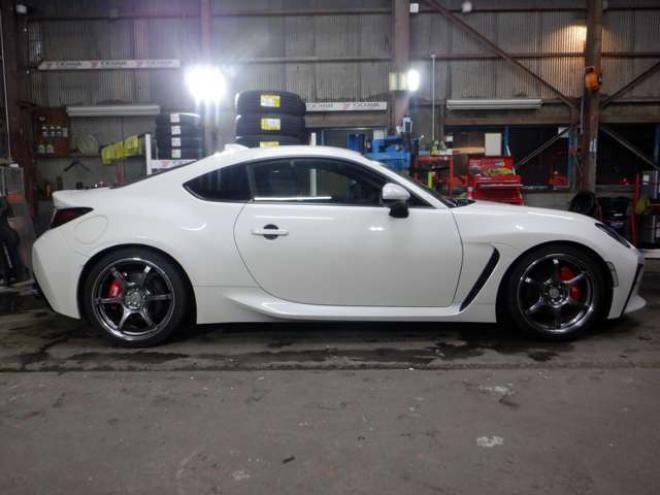 86GR86  2.4 RZ　ナビ・TV・B/T・Bカメラ・HKS車高調・SARDマフラー・LEDヘッドライト・ハーフレザー・シートヒーター・衝突軽減・ブラインドスポット・クルコン・レーンキープ・オートマチックハイビーム・クリアランスソナー 2WD 2400