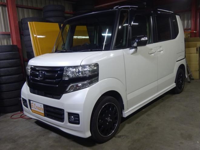 N-BOXカスタムG ターボ Lパッケージ 2トーンカラースタイル 4WD　本州仕入・後期型・ナビ・TV・Bカメラ・B/T・両側電動・クルコン・スマートキー・プッシュスタート・ターボ・HID・ベンチシート・フォグランプ・パドルシフト・前席シートヒーター・純正AW 660