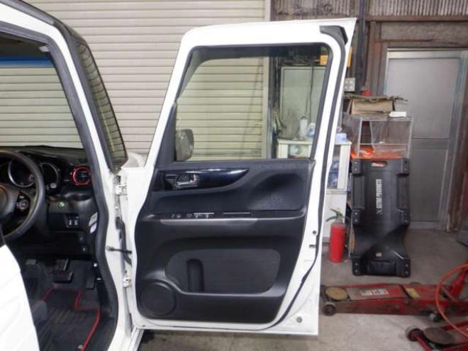 N-BOXカスタムG ターボ Lパッケージ 2トーンカラースタイル 4WD　本州仕入・後期型・ナビ・TV・Bカメラ・B/T・両側電動・クルコン・スマートキー・プッシュスタート・ターボ・HID・ベンチシート・フォグランプ・パドルシフト・前席シートヒーター・純正AW 660