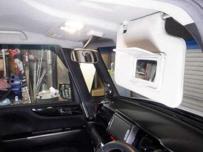 N-BOXカスタムG ターボ Lパッケージ 2トーンカラースタイル 4WD　本州仕入・後期型・ナビ・TV・Bカメラ・B/T・両側電動・クルコン・スマートキー・プッシュスタート・ターボ・HID・ベンチシート・フォグランプ・パドルシフト・前席シートヒーター・純正AW 660