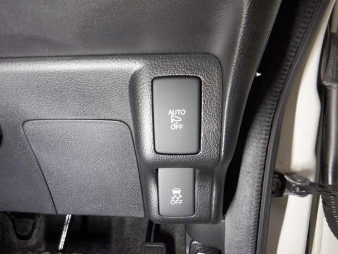 N-BOXカスタムG ターボ Lパッケージ 2トーンカラースタイル 4WD　本州仕入・後期型・ナビ・TV・Bカメラ・B/T・両側電動・クルコン・スマートキー・プッシュスタート・ターボ・HID・ベンチシート・フォグランプ・パドルシフト・前席シートヒーター・純正AW 660