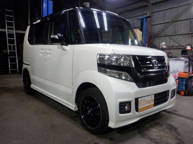 N-BOXカスタムG ターボ Lパッケージ 2トーンカラースタイル 4WD　本州仕入・後期型・ナビ・TV・Bカメラ・B/T・両側電動・クルコン・スマートキー・プッシュスタート・ターボ・HID・ベンチシート・フォグランプ・パドルシフト・前席シートヒーター・純正AW 660