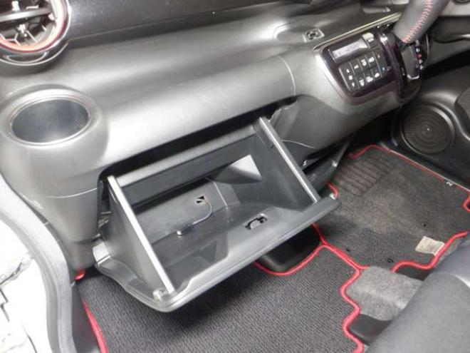 N-BOXカスタムG ターボ Lパッケージ 2トーンカラースタイル 4WD　本州仕入・後期型・ナビ・TV・Bカメラ・B/T・両側電動・クルコン・スマートキー・プッシュスタート・ターボ・HID・ベンチシート・フォグランプ・パドルシフト・前席シートヒーター・純正AW 660
