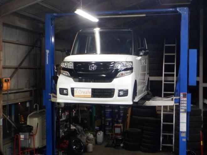 N-BOXカスタムG ターボ Lパッケージ 2トーンカラースタイル 4WD　本州仕入・後期型・ナビ・TV・Bカメラ・B/T・両側電動・クルコン・スマートキー・プッシュスタート・ターボ・HID・ベンチシート・フォグランプ・パドルシフト・前席シートヒーター・純正AW 660