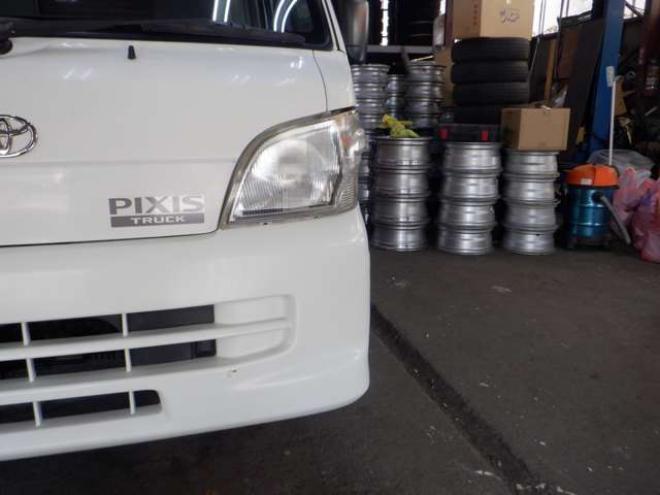 ピクシストラックスペシャル 3方開 4WD　キッチンカー　換気扇　シンク　コンセント　LED 照明　4WD　ライトレベライザー　ドアバイザー 660