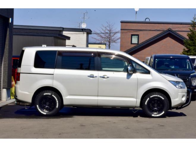 デリカD:5　4WD　Dプレミアム　本州仕入　ワンオーナー　新品タイヤ／１６インチアルミ　社外電動ステップ（両側）　パワーバックドア　ロックフォードサウンド