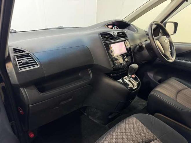 セレナ2.0 ハイウェイスター Vセレクション+Safety アドバンストセーフティ パッケージ 4WD　両側Pスライド　ナビ　TV　Bluetooth 2000