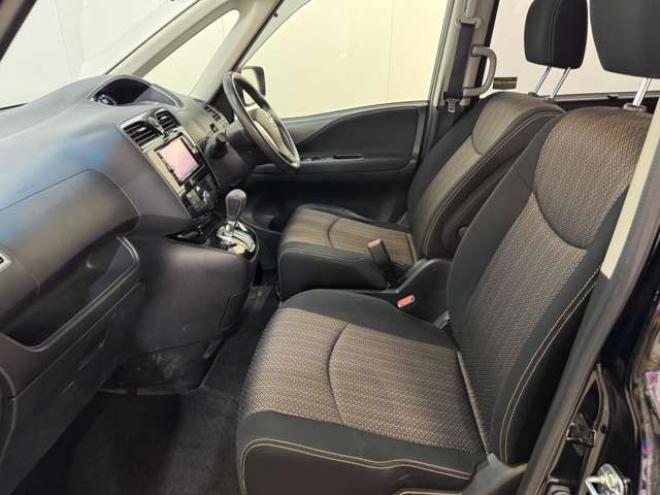 セレナ2.0 ハイウェイスター Vセレクション+Safety アドバンストセーフティ パッケージ 4WD　両側Pスライド　ナビ　TV　Bluetooth 2000