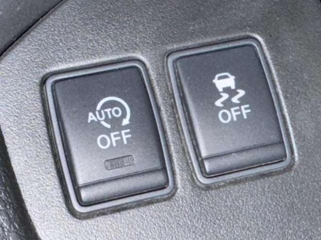 セレナ2.0 ハイウェイスター Vセレクション+Safety アドバンストセーフティ パッケージ 4WD　両側Pスライド　ナビ　TV　Bluetooth 2000