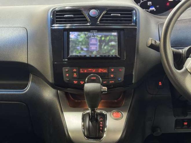 セレナ2.0 ハイウェイスター 4WD　ナビ　TV　Bluetooth　Bカメラ　Pスライド　エマージェンシーB 2000