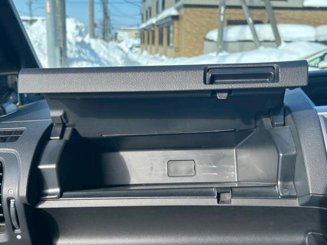 ステップワゴンスパーダ Ｚ　４ＷＤ　ナビ　テレビ　スマートキー　記録簿　メンテナンスノート　取扱説明書　オートエアコン　後席モニター　バックカメラ　両側パワースライドドア　ＥＴＣ 2WD 2000 5Dr
