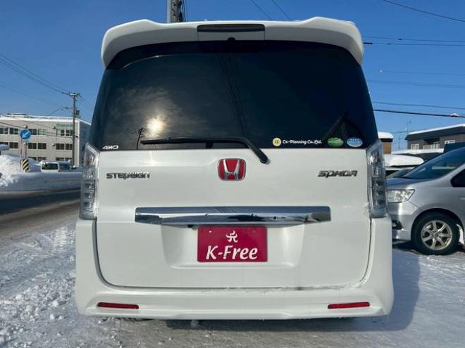 ステップワゴンスパーダ Ｚ　４ＷＤ　ナビ　テレビ　スマートキー　記録簿　メンテナンスノート　取扱説明書　オートエアコン　後席モニター　バックカメラ　両側パワースライドドア　ＥＴＣ 2WD 2000 5Dr