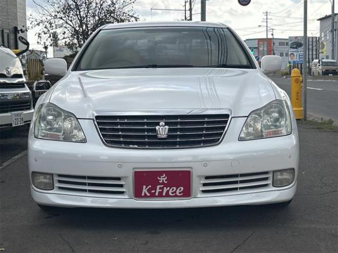 クラウンロイヤルサルーンｉ－Ｆｏｕｒ　４ＷＤ　ドライブレコーダー　オートクルーズコントロール　バックカメラ　ナビ　エアロ　ＨＩＤ　ＡＴ　スマートキー　電動格納ミラー　盗難防止システム　ＣＤ　衝突安全ボディ　ＡＢＳ　ＥＳＣ　エアコン 4WD 3000 4Dr