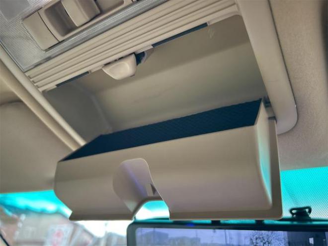 クラウンロイヤルサルーンｉ－Ｆｏｕｒ　４ＷＤ　ドライブレコーダー　オートクルーズコントロール　バックカメラ　ナビ　エアロ　ＨＩＤ　ＡＴ　スマートキー　電動格納ミラー　盗難防止システム　ＣＤ　衝突安全ボディ　ＡＢＳ　ＥＳＣ　エアコン 4WD 3000 4Dr