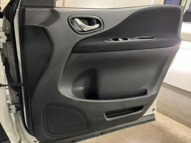 セレナハイウェイスター　アドバンス　セーフティＰＫＧ　本州仕入　禁煙車　寒冷地仕様　フリップダウンモニター　アルパインナビ　地デジ　ＤＶＤ再生　Ｂｌｕｅｔｏｏｔｈオーディオ　バックカメラ　エンジンスターター　衝突軽減システム　車線逸脱警報　前後ソナー 4WD 2000 5Dr