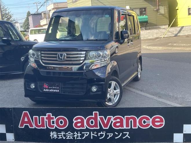 N-BOXカスタム Ｇ　ターボＳＳパッケージ　４ＷＤ　ターボ　バックカメラ　両側電動スライドドア　ナビ　衝突被害軽減システム　オートライト　スマートキー　アイドリングストップ　電動格納ミラー　ベンチシート　ＡＴ　ＡＢＳ　ＥＳＣ　アルミホイール 4WD 660 5Dr