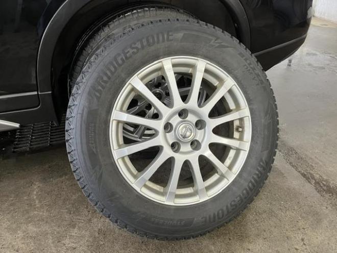 エクストレイル２０Ｘ　ブラックエクストリーマＸ　本州仕入　禁煙車　寒冷地仕様　パワーバックドア　全方位アラウンドビューモニター　社外１７インチＡＷ　純正１７ＡＷ＋スタッドレスタイヤ付　純正ナビ　フルセグ地デジ　ＤＶＤ再生　Ｂｌｕｅｔｏｏｔｈ対応 4WD 2000 5Dr