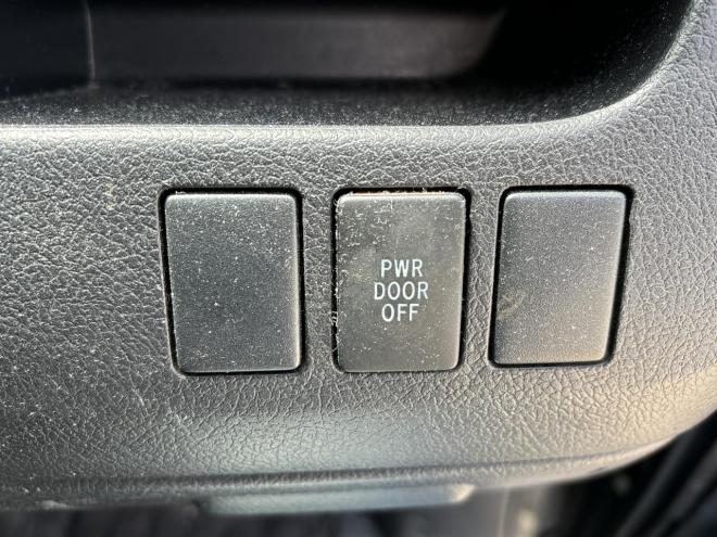 ヴォクシー2.0X Lエディション 4WD　ローンが不安な方＜優遇ローン＞1年保証　片側パワースライドドア 
