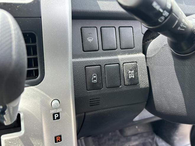 ヴォクシー2.0X Lエディション 4WD　ローンが不安な方＜優遇ローン＞1年保証　片側パワースライドドア 