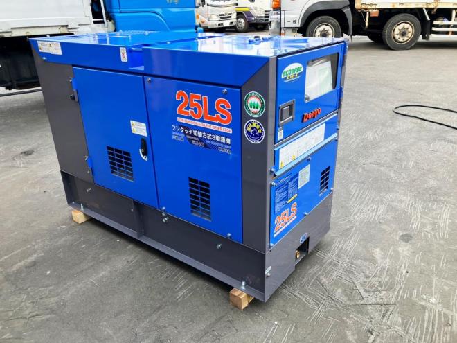 発電機デンヨー　新品　DCA-25LSKE　エンジン発電機　