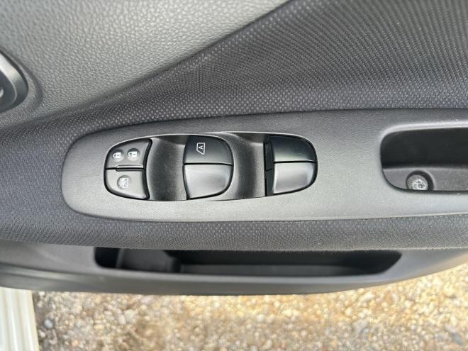 セレナ2.0HスターVセレクション+Safety 4WD　ローンが不安な方＜優遇ローン＞本州仕入　1年保証　両側パワースライドドア 