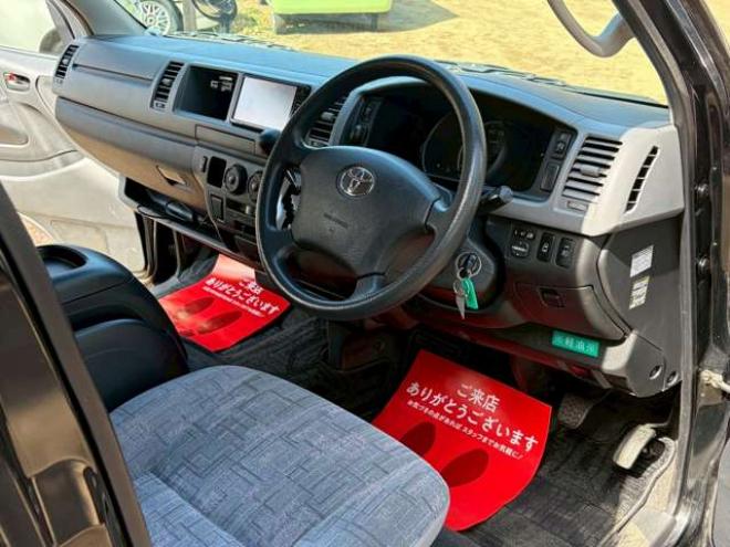 ハイエースコミューター 2.5 GL ディーゼルターボ 4WD　社外アルミ　パワステ　パワーウィンドウ　キーレスエントリー　ETC　ドライブレコーダー　片側電動スライドドア　後席モニタ　TV　ナビ　バックカメラ　エアコン　ABS　横滑り防止装置　全塗装済 2500