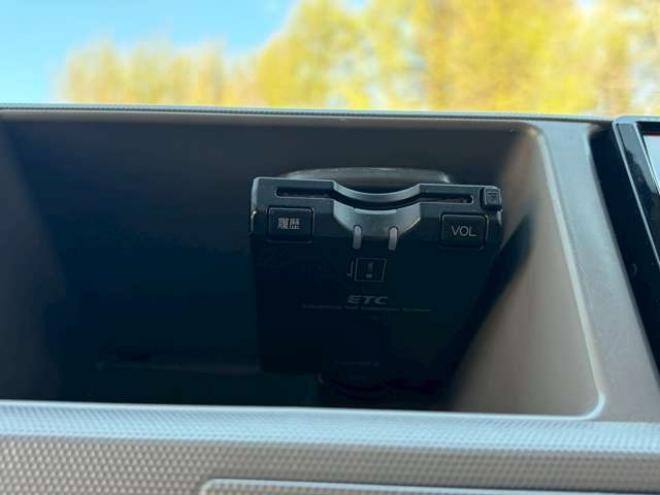 ハイエースコミューター 2.5 GL ディーゼルターボ 4WD　社外アルミ　パワステ　パワーウィンドウ　キーレスエントリー　ETC　ドライブレコーダー　片側電動スライドドア　後席モニタ　TV　ナビ　バックカメラ　エアコン　ABS　横滑り防止装置　全塗装済 2500
