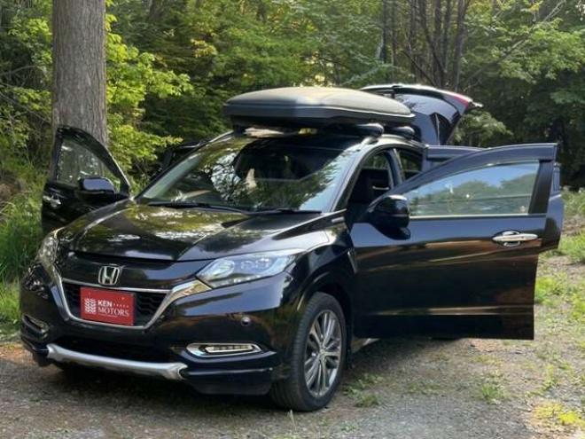 ヴェゼル1.5 ハイブリッド Z ホンダセンシング 4WD　クルーズコントロール　パワステ　パワーウィンドウ　エアコン　純正ナビ　バックカメラ　純正アルミホイール　ABS　キーレスエントリー　パドルシフト　シートヒーター　パワーシート 1500