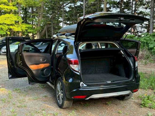 ヴェゼル1.5 ハイブリッド Z ホンダセンシング 4WD　クルーズコントロール　パワステ　パワーウィンドウ　エアコン　純正ナビ　バックカメラ　純正アルミホイール　ABS　キーレスエントリー　パドルシフト　シートヒーター　パワーシート 1500