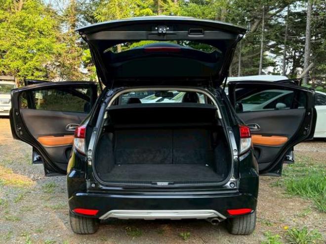 ヴェゼル1.5 ハイブリッド Z ホンダセンシング 4WD　クルーズコントロール　パワステ　パワーウィンドウ　エアコン　純正ナビ　バックカメラ　純正アルミホイール　ABS　キーレスエントリー　パドルシフト　シートヒーター　パワーシート 1500