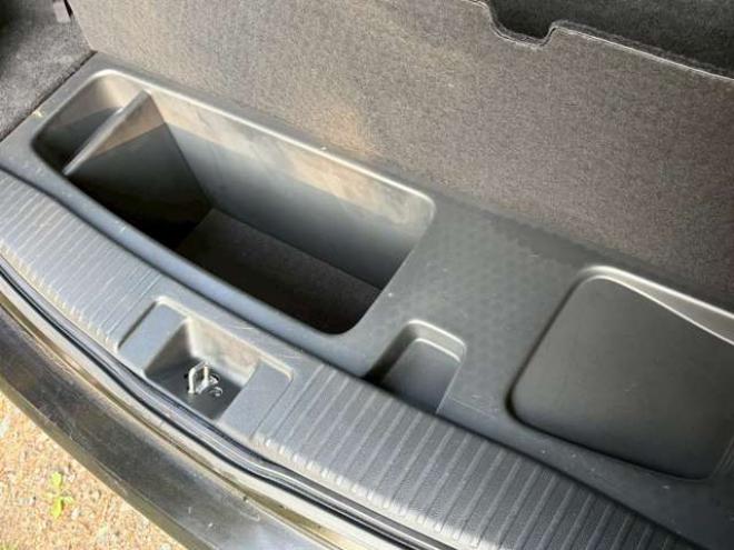 ヴェゼル1.5 ハイブリッド Z ホンダセンシング 4WD　クルーズコントロール　パワステ　パワーウィンドウ　エアコン　純正ナビ　バックカメラ　純正アルミホイール　ABS　キーレスエントリー　パドルシフト　シートヒーター　パワーシート 1500