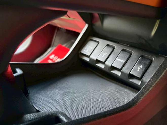 ヴェゼル1.5 ハイブリッド Z ホンダセンシング 4WD　クルーズコントロール　パワステ　パワーウィンドウ　エアコン　純正ナビ　バックカメラ　純正アルミホイール　ABS　キーレスエントリー　パドルシフト　シートヒーター　パワーシート 1500