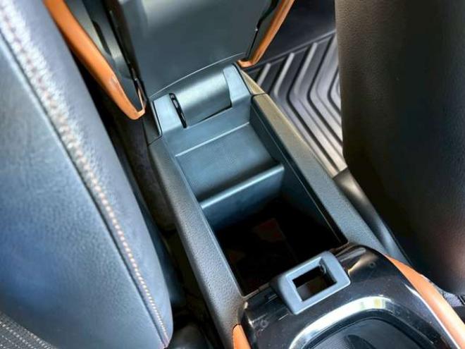 ヴェゼル1.5 ハイブリッド Z ホンダセンシング 4WD　クルーズコントロール　パワステ　パワーウィンドウ　エアコン　純正ナビ　バックカメラ　純正アルミホイール　ABS　キーレスエントリー　パドルシフト　シートヒーター　パワーシート 1500