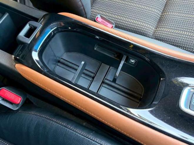 ヴェゼル1.5 ハイブリッド Z ホンダセンシング 4WD　クルーズコントロール　パワステ　パワーウィンドウ　エアコン　純正ナビ　バックカメラ　純正アルミホイール　ABS　キーレスエントリー　パドルシフト　シートヒーター　パワーシート 1500