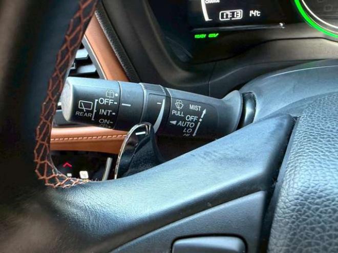 ヴェゼル1.5 ハイブリッド Z ホンダセンシング 4WD　クルーズコントロール　パワステ　パワーウィンドウ　エアコン　純正ナビ　バックカメラ　純正アルミホイール　ABS　キーレスエントリー　パドルシフト　シートヒーター　パワーシート 1500