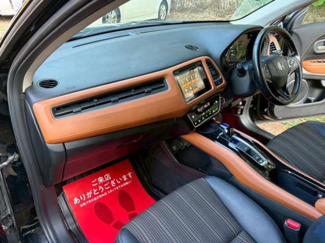 ヴェゼル1.5 ハイブリッド Z ホンダセンシング 4WD　クルーズコントロール　パワステ　パワーウィンドウ　エアコン　純正ナビ　バックカメラ　純正アルミホイール　ABS　キーレスエントリー　パドルシフト　シートヒーター　パワーシート 1500