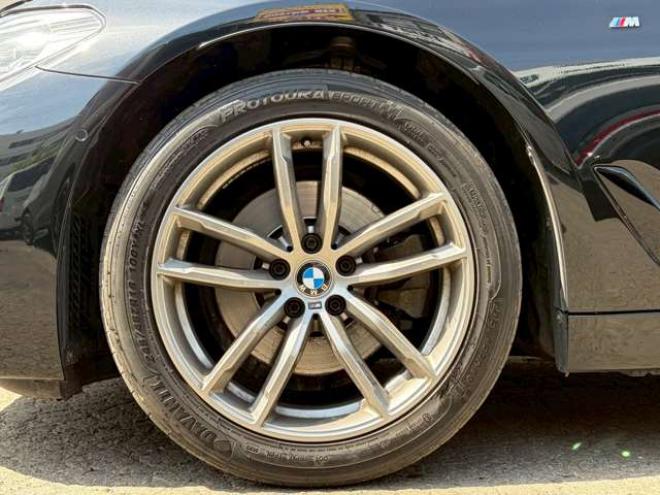 BMW5シリーズツーリング 523d xドライブ Mスピリット ディーゼルターボ　フルセグTV　ナビ　全方位カメラ　パワステ　パワーウィンドウ　ETC　エアコン　記録簿　キーレスエントリー　アルミホイール　ドライブレコーダー　パワーバックドア 正規輸入車 4WD 2000